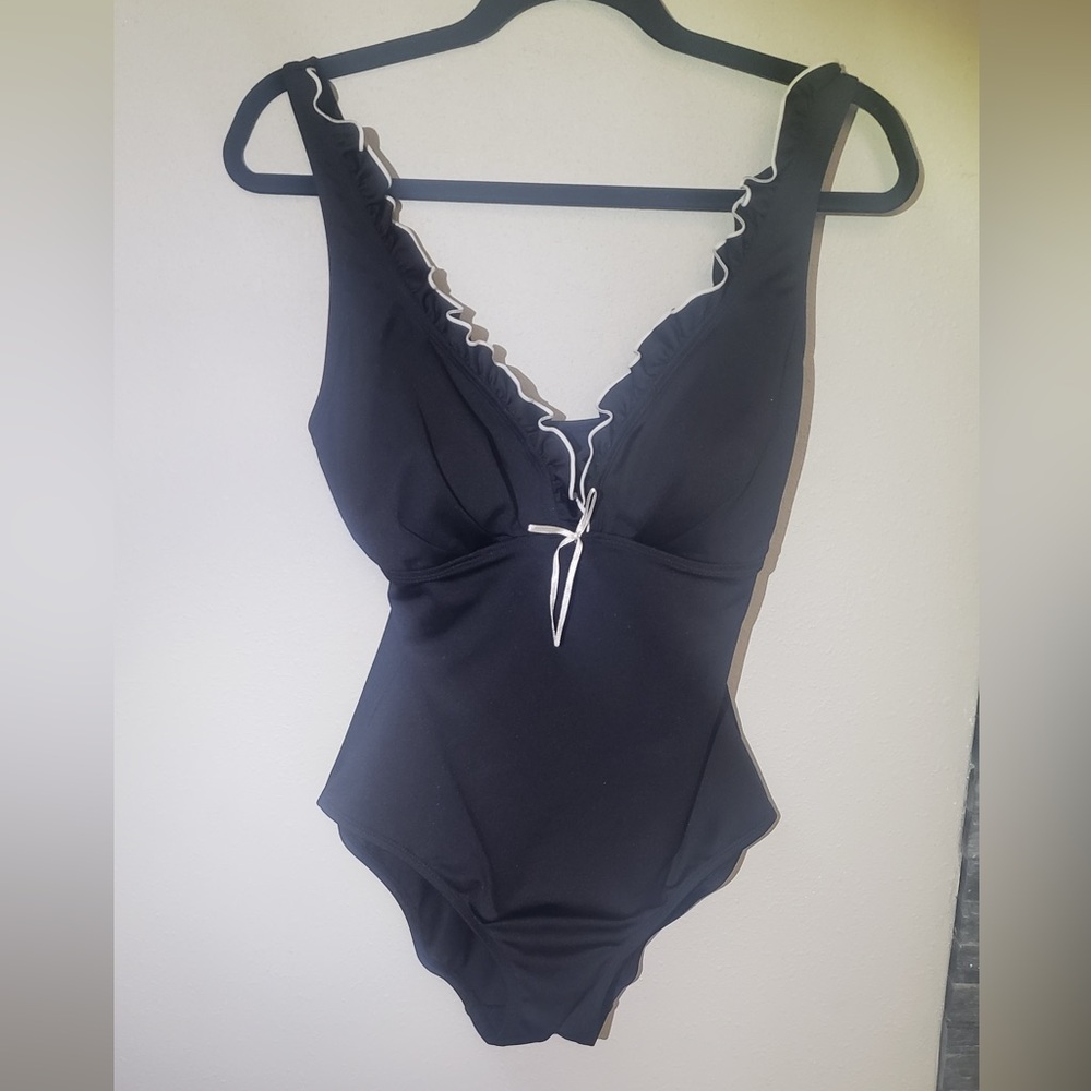 Black Contrast Ruffled One-Piece Swimsuit size 12